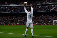 Ronaldo displaying his Ballon d'Or to the Bernabeu in 2018